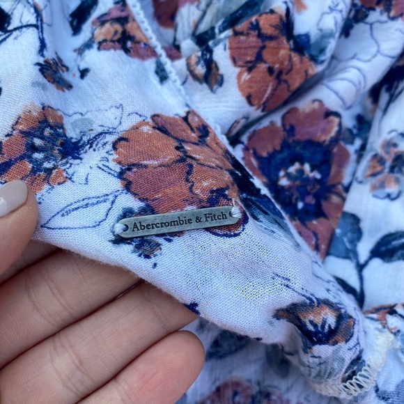 NWOT Abercrombie & Fitch Floral Halter Drape Top - Picture 3 of 7